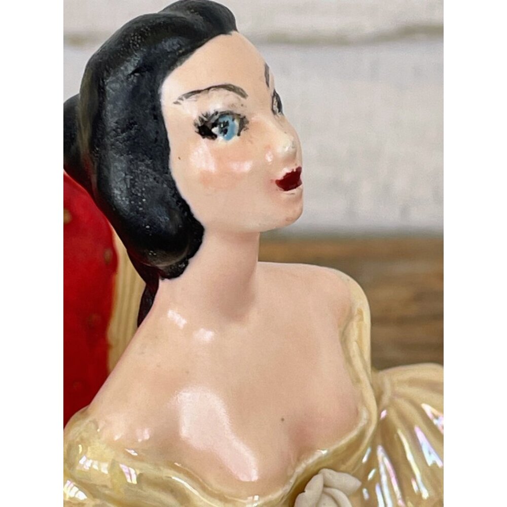 Vintage 1960s Ceramic Glam Lady Trinket Box On a Chair - Picture 4 of 16